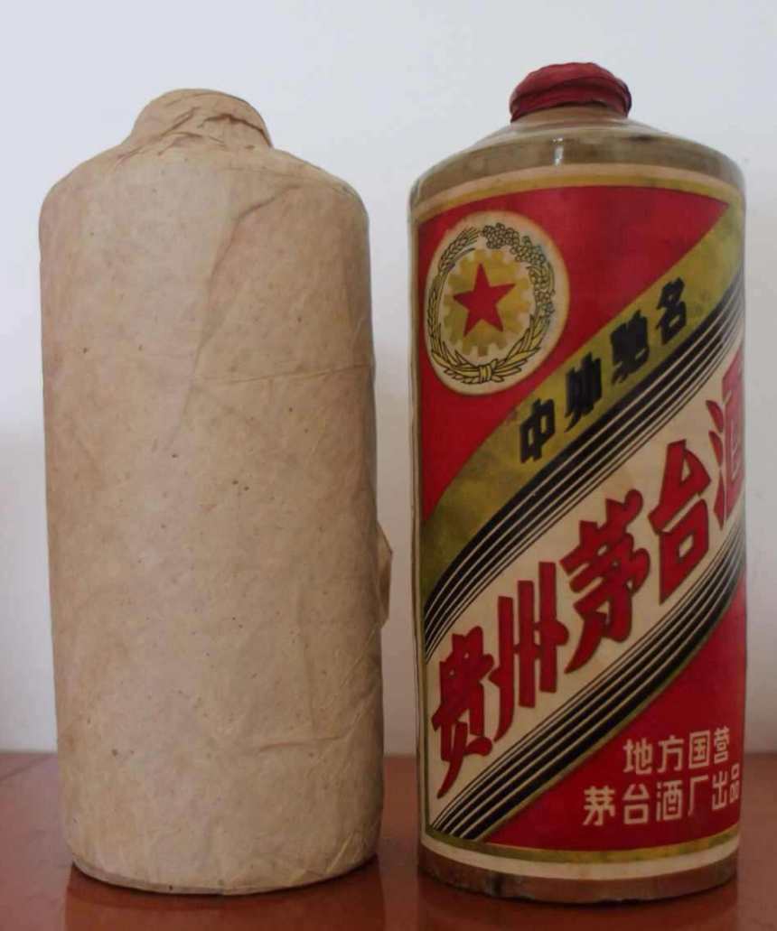 南京回收1988年飞天茅台酒丨多少钱 回收茅台酒瓶:30年茅台酒瓶盒子