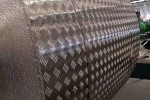 中卫供应指针型铝合金压花板现货-生产厂家